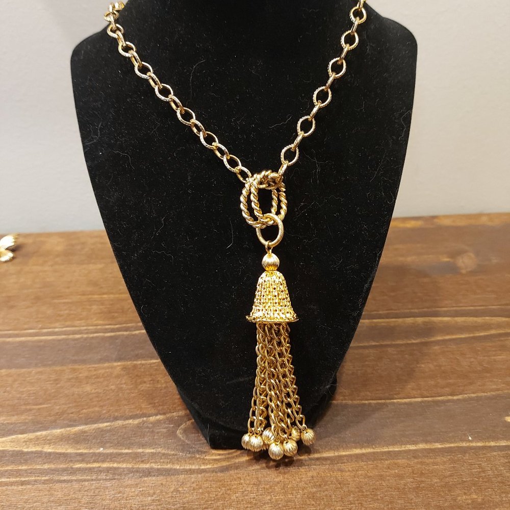 Vintage Sarah Coventry Tassel Pendant Gold Toned Necklace